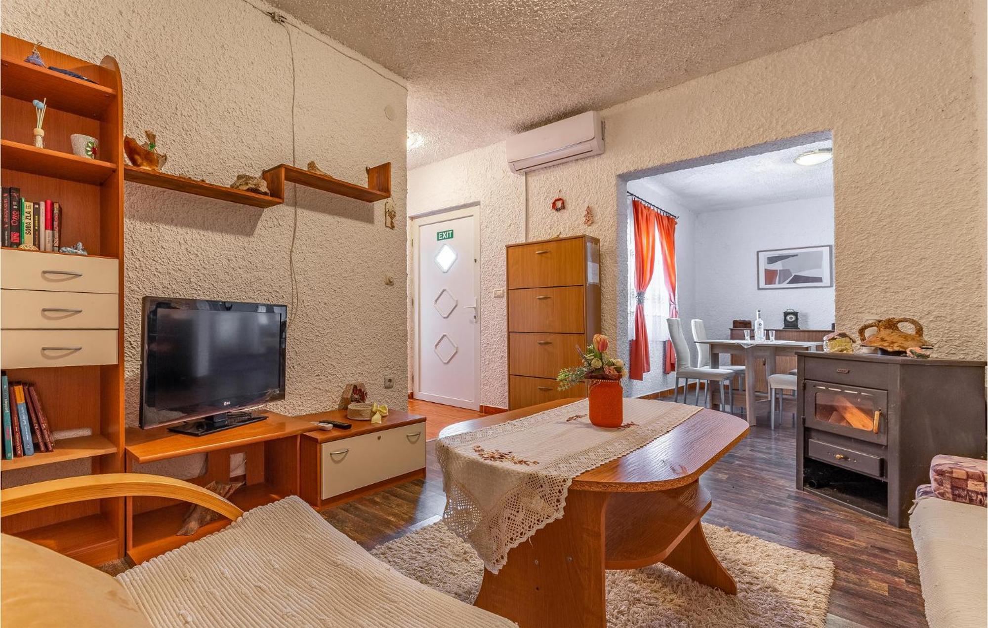 Lovely Apartment In Premantura With Wifi Eksteriør billede